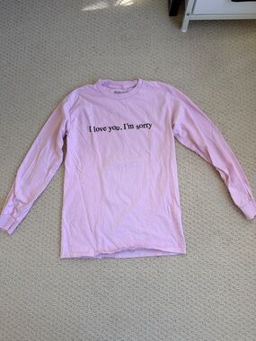 Gracie Abram’s Long-Sleeve Pink Graphic Tee - "I love you, I'm sorry"